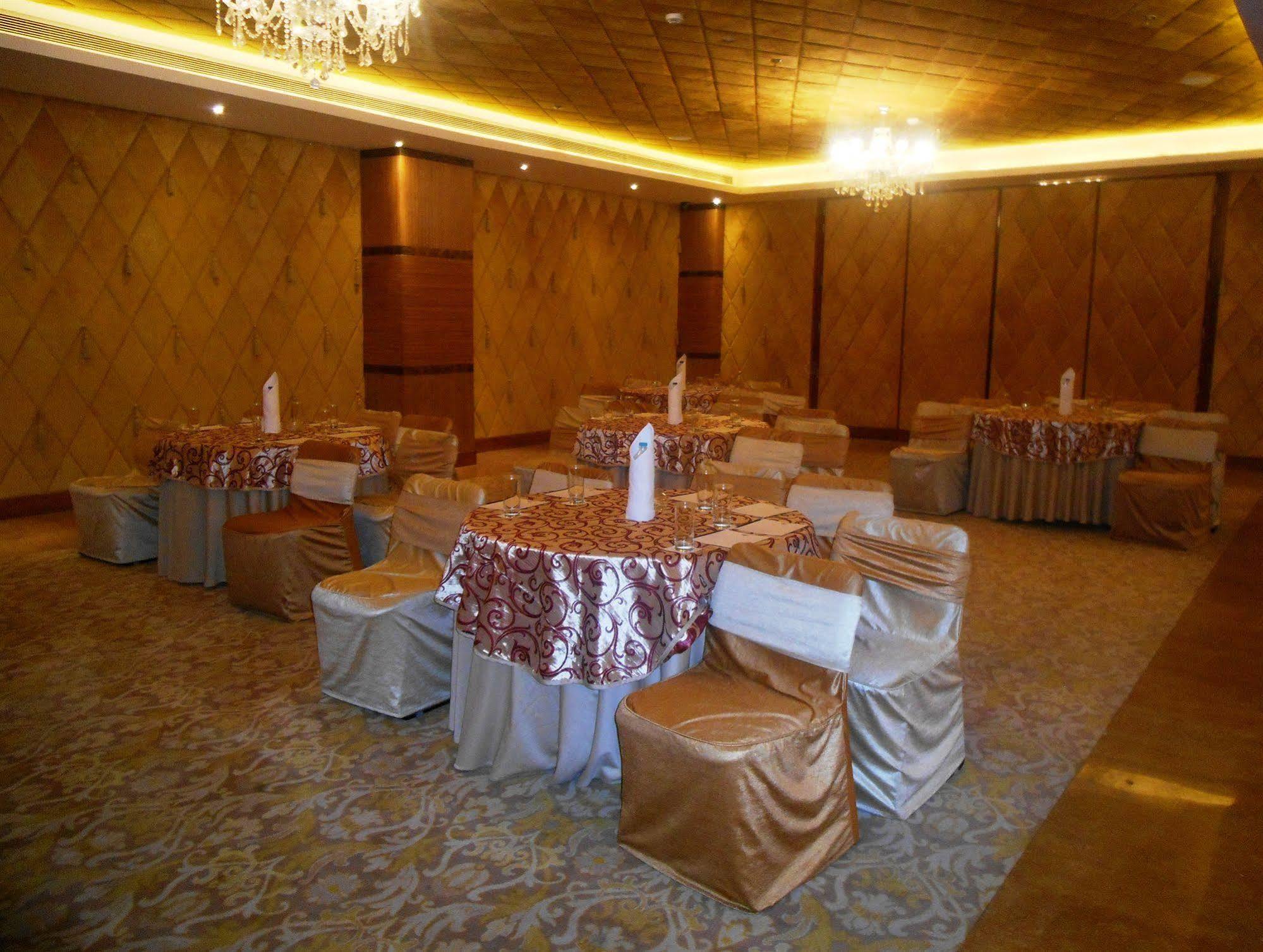 Country Inn & Suites By Radisson, Meerut Esterno foto
